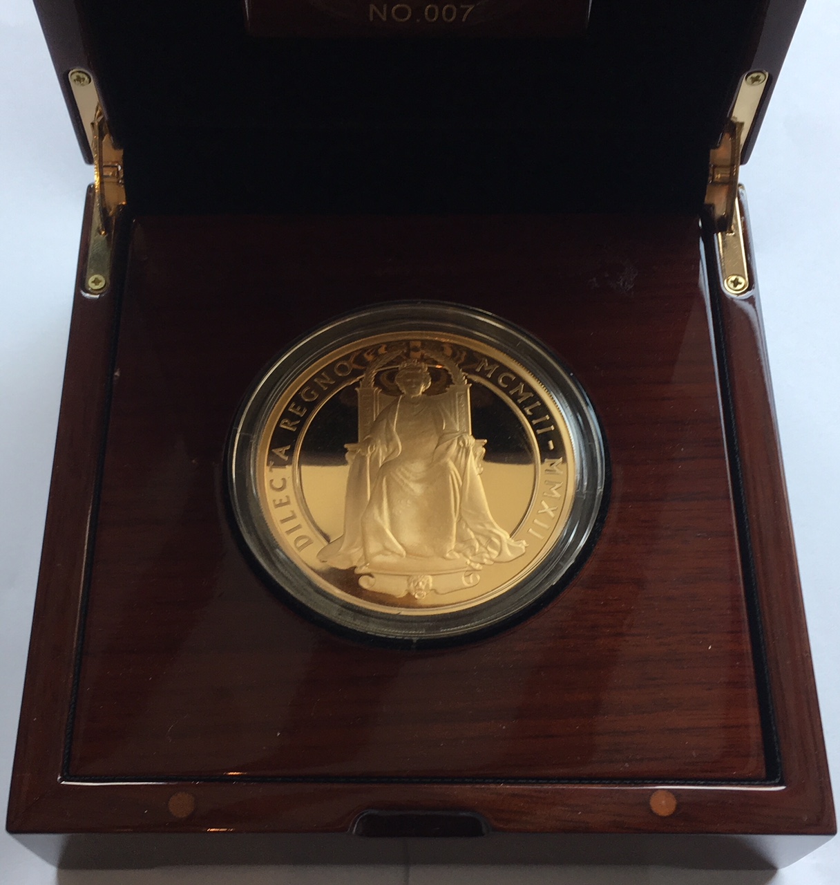 2012 Gold Ten Pounds Diamond Jubilee 5oz Case